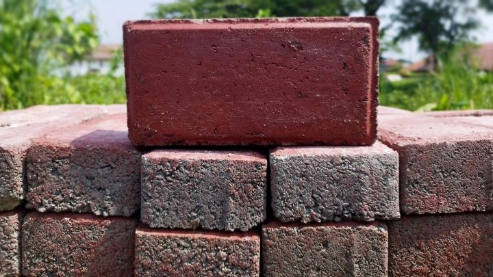 Tips Memilih Tebal Paving Block 6 cm vs 8 cm Terbaik